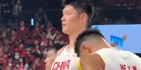 你怎能不泪流满面！这才是中国男篮国家队球员，该有的样子！