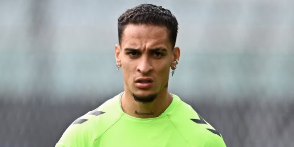 英媒透露曼联将安东尼标价下调至3000万英镑 贝蒂斯无力承担转会费用