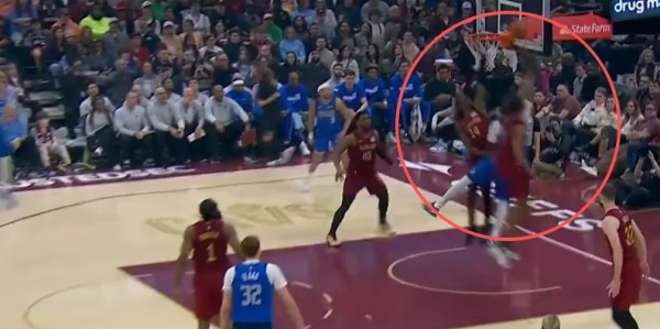 开云官网-27+10率队爆冷战胜骑士！解析弗拉格本赛季阅读防守传球表现