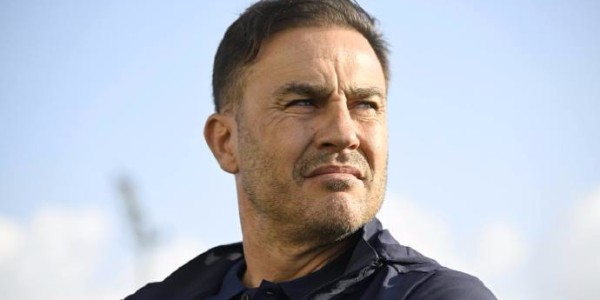 开云入口-国足遭连追2球2-2乌兹别克！1国脚犯规染红，邵佳一上任后3场不败