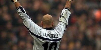 穿10号的门将，在罗马熬不出头，在意甲踢2个赛季好球，37岁退役