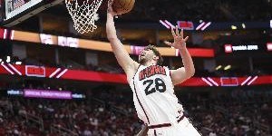 kaiyun-申京：余下比赛不多了 各队战绩相当 我们尽可能努力打球努力比赛