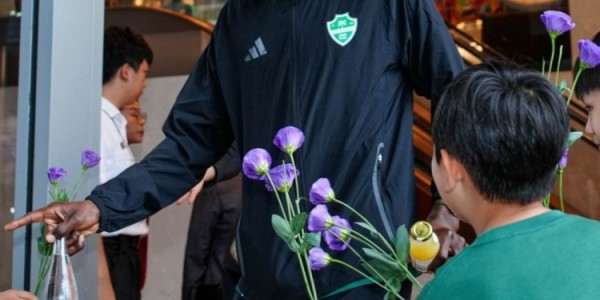 吉达国民抵达中国香港，将在沙超杯半决赛对阵卡迪西亚