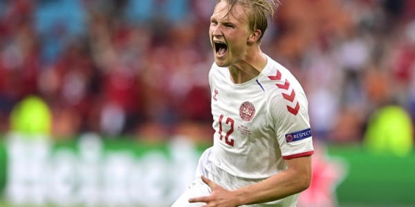 开云体育官网-天空体育：阿贾克斯欲截胡凯尔特人，重签多尔贝里