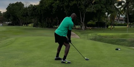 詹姆斯休赛期双管齐下 篮球与高尔夫训练动态同步更新