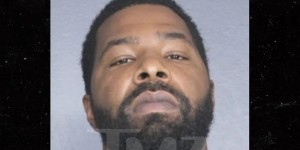 开云体育官网-生涯薪水超1亿！马库斯-莫里斯用空头支票在赌场兑了26.5万美元